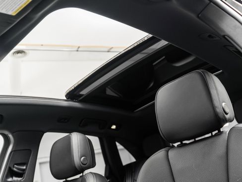 Used 2023 Porsche Macan image 18