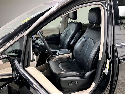 Used 2022 Chrysler Pacifica Touring-L image 22