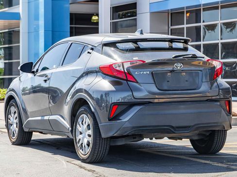 Used 2021 Toyota C-HR LE image 3