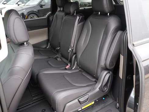 New 2026 Kia Carnival EX FWD image 35
