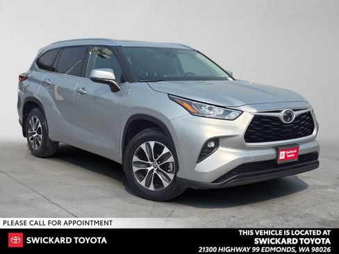 Certified 2020 Toyota Highlander XLE AWD/4WD image 1