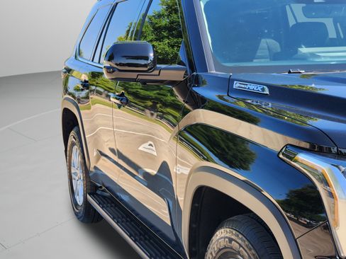 Used 2024 Toyota Sequoia SR5 w/ SR5 Premium Package AWD/4WD image 39