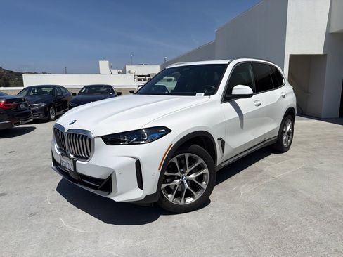 Certified 2024 BMW X5 xDrive40i w/ Premium Package AWD/4WD image 3