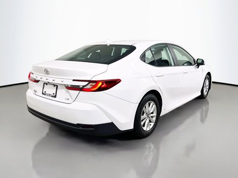 Used 2025 Toyota Camry LE image 4