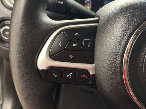 Used 2018 Jeep Renegade Latitude w/ UConnect 8.4 Nav Group FWD image 18
