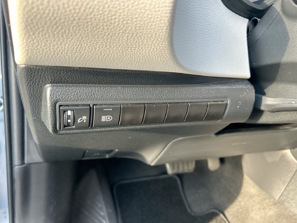 Used 2024 Toyota Corolla LE FWD image 13