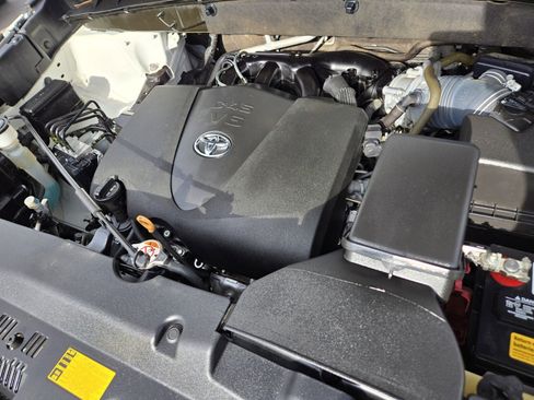 Used 2019 Toyota Highlander LE image 17