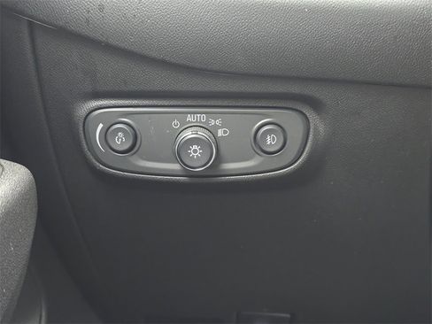 Used 2020 Chevrolet Equinox LT image 18