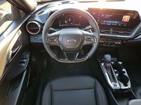 Used 2024 Chevrolet Trax RS w/ Sunroof Package image 12