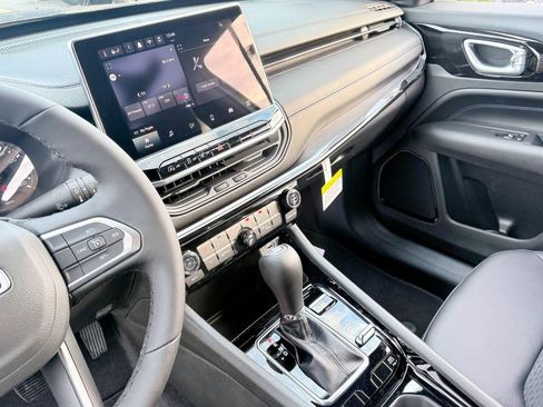 New 2026 Jeep Compass Latitude image 10