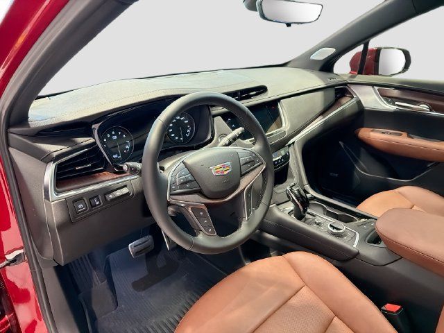 Used 2025 Cadillac XT5 Sportv w/ Technology Package AWD/4WD image 8