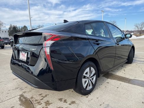 Used 2016 Toyota Prius Four image 3