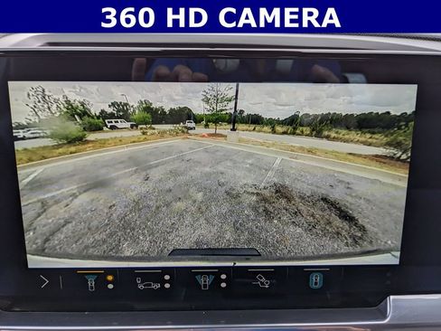 Used 2024 Chevrolet Silverado 2500 LTZ w/ LTZ Plus Package AWD/4WD image 3