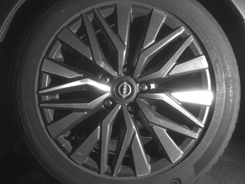 Used 2025 Nissan Altima 2.5 SV FWD image 14