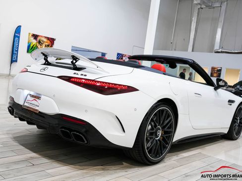 Used 2022 Mercedes-Benz SL 55 AMG 4MATIC w/ Driver Assistance Package image 46