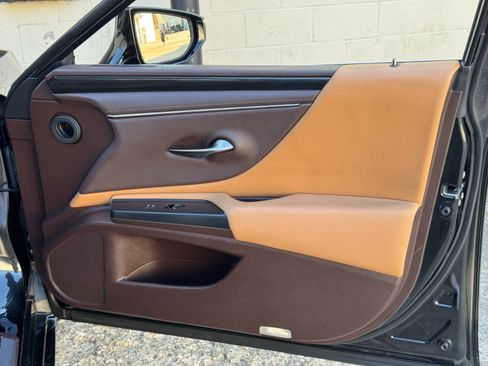 Used 2021 Lexus ES 300h w/ Accessory Package 2 FWD image 38