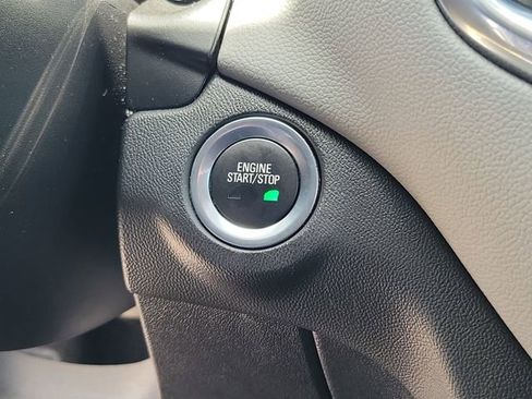 Used 2019 Chevrolet Equinox LT FWD image 30