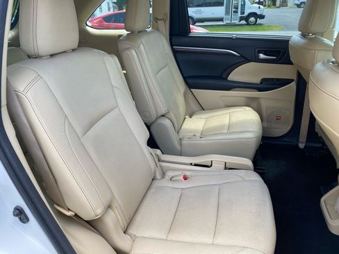 Used 2015 Toyota Highlander Limited Platinum AWD/4WD image 8