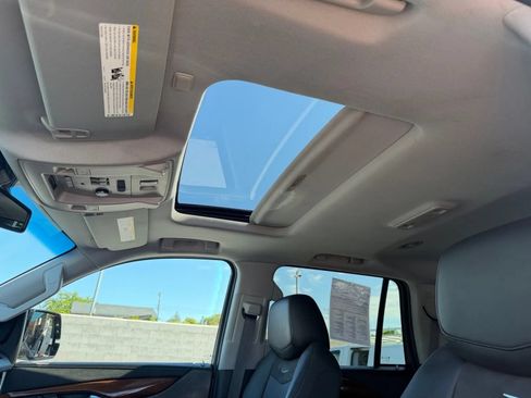 Used 2016 Cadillac Escalade Luxury AWD/4WD image 22