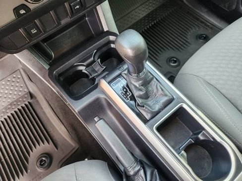 Used 2020 Toyota Tacoma SR5 w/ SR5 Appearance Package (SM) RWD image 19