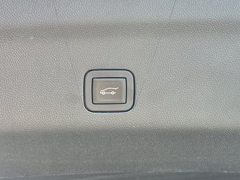 Used 2025 GMC Yukon Denali AWD/4WD image 12