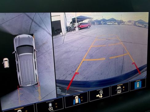 Used 2021 Chevrolet Suburban LT w/ LT Signature Package RWD image 9