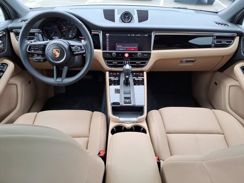 Used 2026 Porsche Macan AWD/4WD image 16