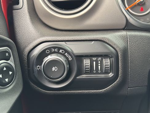 Used 2020 Jeep Wrangler Unlimited Sport S image 22