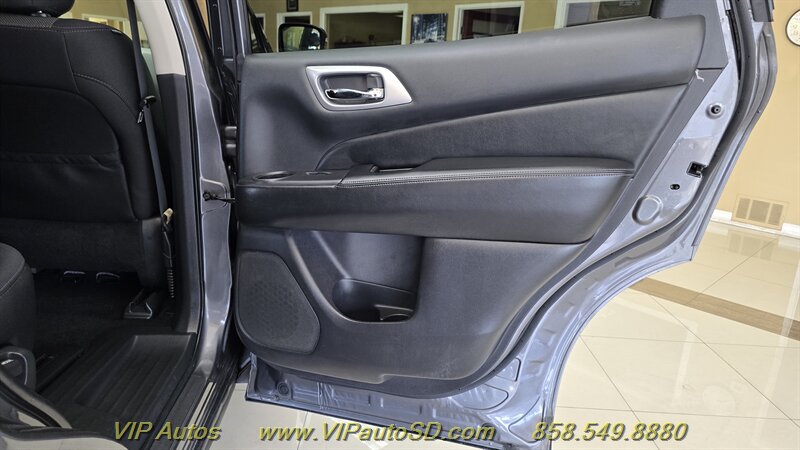 Used 2019 Nissan Pathfinder S FWD image 20
