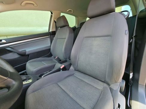 Used 2009 Volkswagen Rabbit S image 8