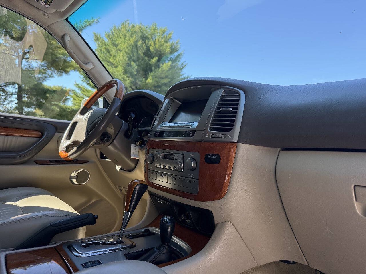 Used 2005 Lexus LX 470 4WD w/ Preferred Accessory Pkg image 60