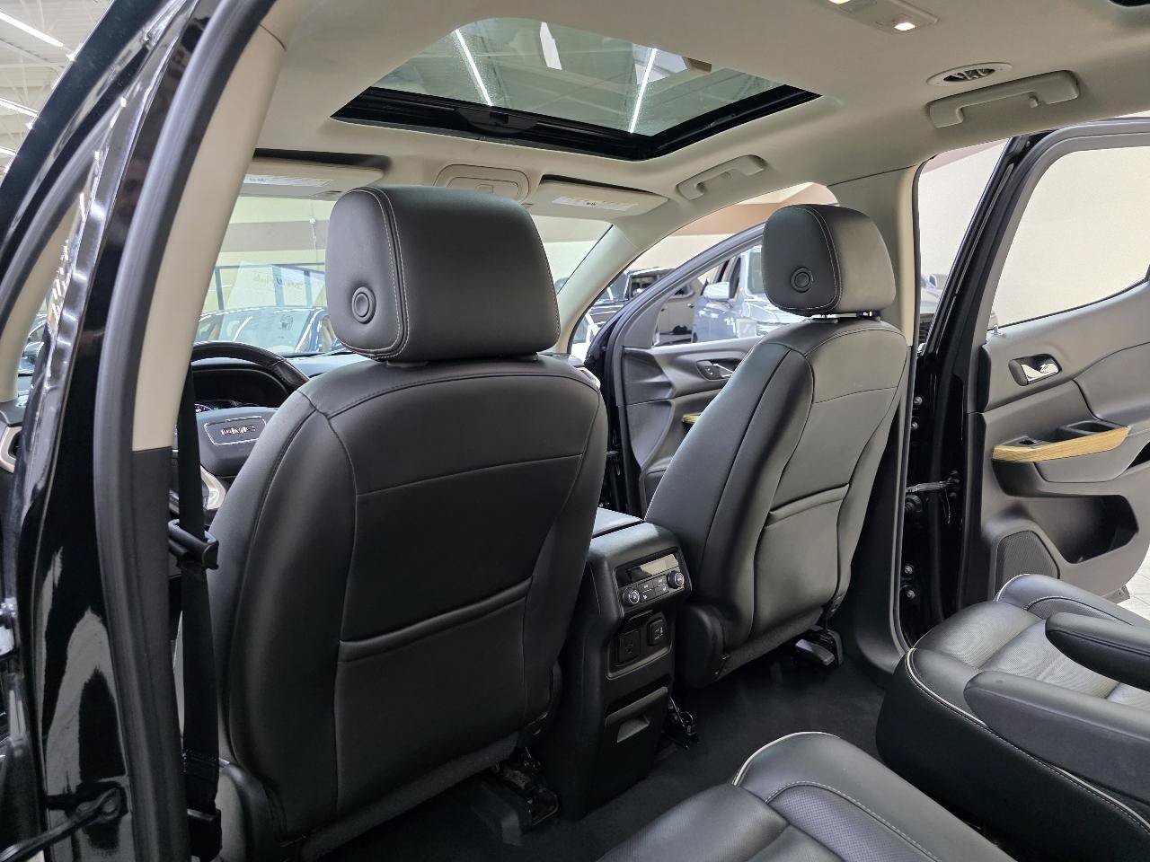Used 2017 GMC Acadia Denali AWD/4WD image 26