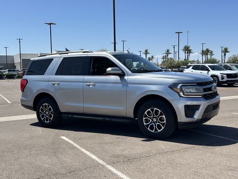 Used 2024 Ford Expedition XLT RWD image 7