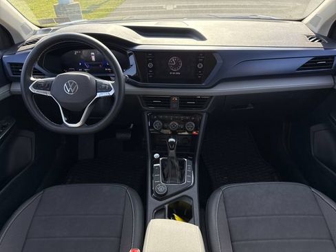 Used 2024 Volkswagen Taos SE w/ Panoramic Sunroof Package AWD/4WD image 18