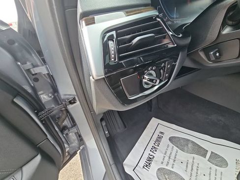 Used 2023 BMW 530e xDrive AWD/4WD image 38