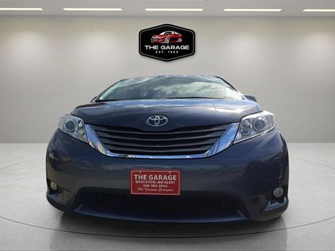 Used 2017 Toyota Sienna XLE Premium w/ Outdoor Package AWD/4WD image 2