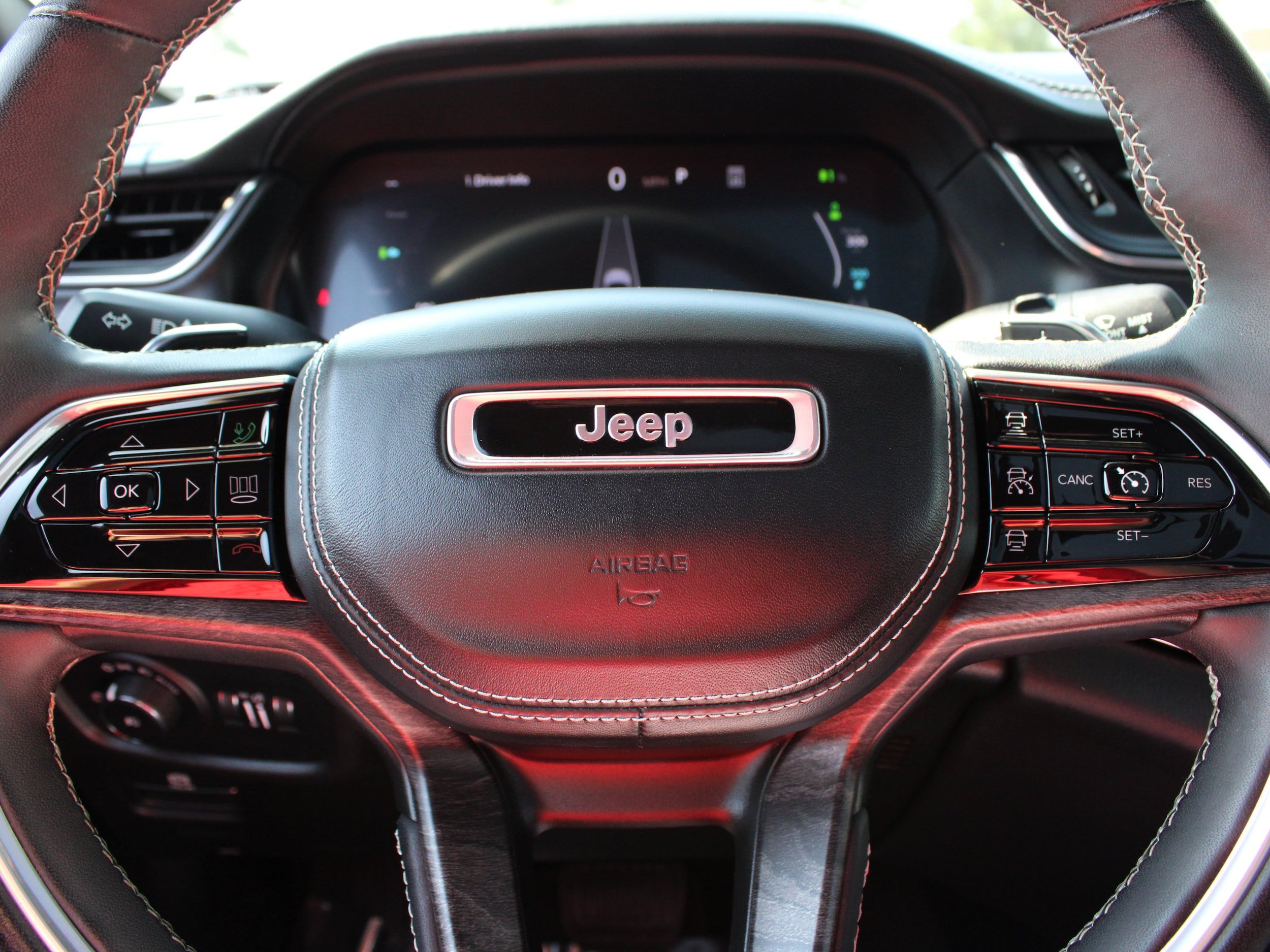 Used 2023 Jeep Grand Cherokee Overland AWD/4WD image 19