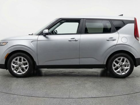 Used 2025 Kia Soul LX w/ LX Technology Package image 5