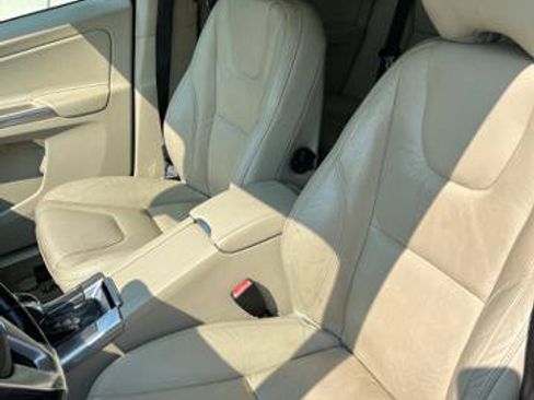 Used 2014 Volvo XC60 3.2 w/ Protection Package FWD image 9