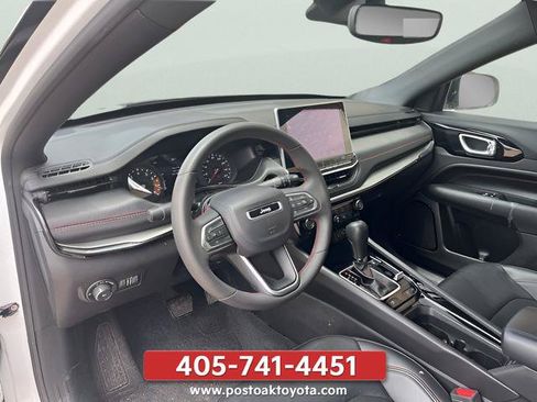 Used 2025 Jeep Compass Trailhawk AWD/4WD image 9