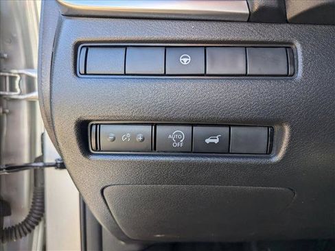 Used 2024 Nissan Rogue SV image 15