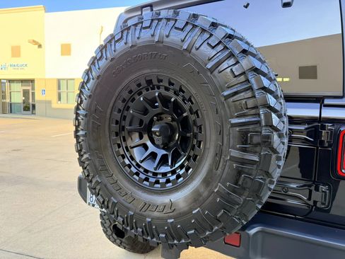 Used 2019 Jeep Wrangler Unlimited Sahara image 14