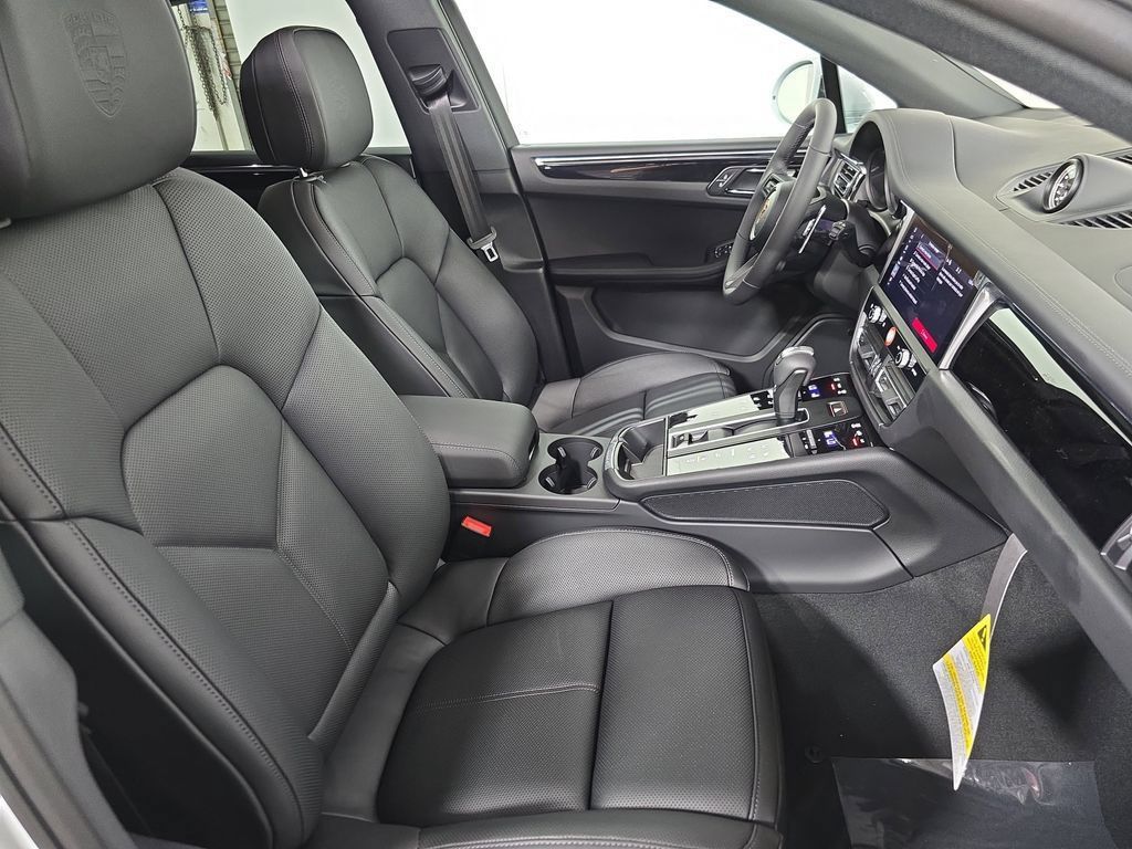 Certified 2026 Porsche Macan S AWD/4WD image 27