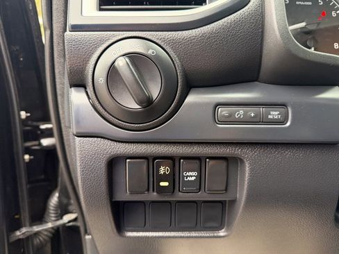 Used 2017 Nissan Titan S image 8