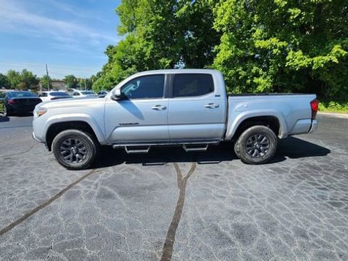 Used 2021 Toyota Tacoma SR5 RWD image 2