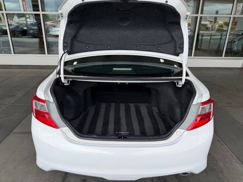 Used 2014 Toyota Camry SE FWD image 15