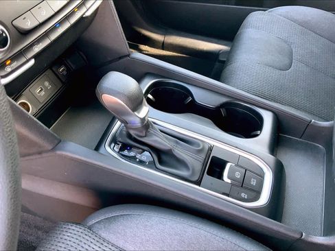 Used 2019 Hyundai Santa Fe SE image 16