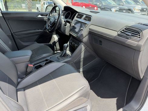 Used 2018 Volkswagen Tiguan SE w/ Panoramic Sunroof Package FWD image 10