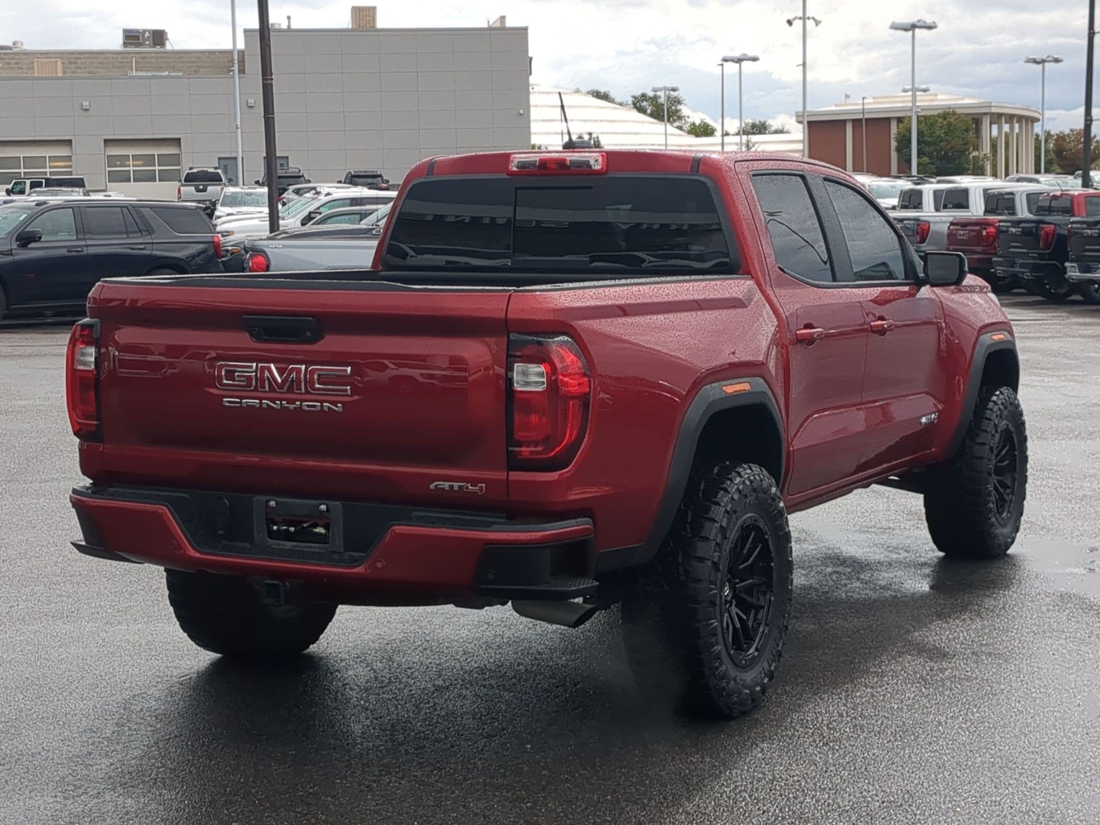 Used 2024 GMC Canyon AT4 w/ AT4 Premium Package AWD/4WD image 5