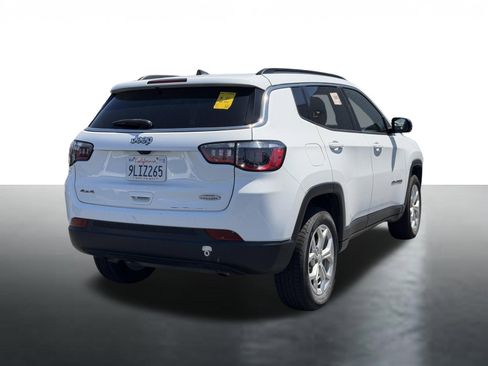 Used 2024 Jeep Compass Latitude AWD/4WD image 7
